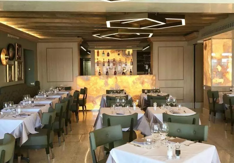 هتل Savoia & Jolanda