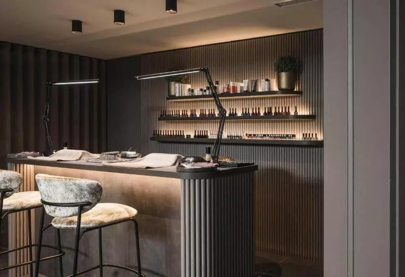 Отель Stroblhof Active Family Spa Resort