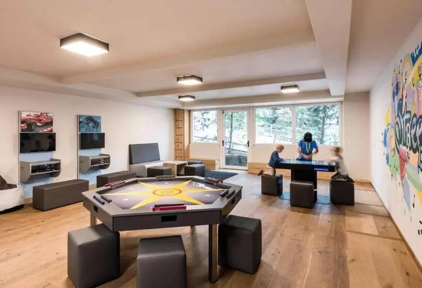 Отель Stroblhof Active Family Spa Resort