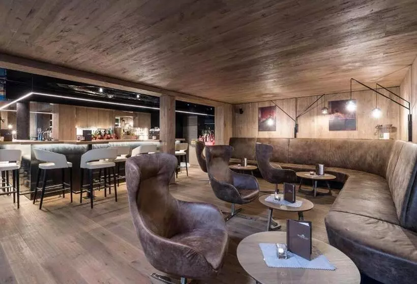 Отель Stroblhof Active Family Spa Resort