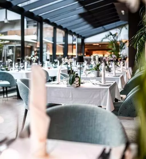 Отель Stroblhof Active Family Spa Resort