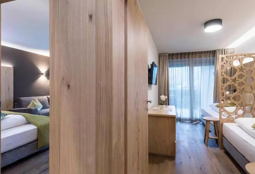 Отель Stroblhof Active Family Spa Resort