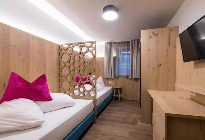 Отель Stroblhof Active Family Spa Resort