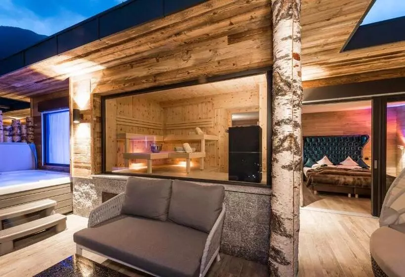 Отель Stroblhof Active Family Spa Resort