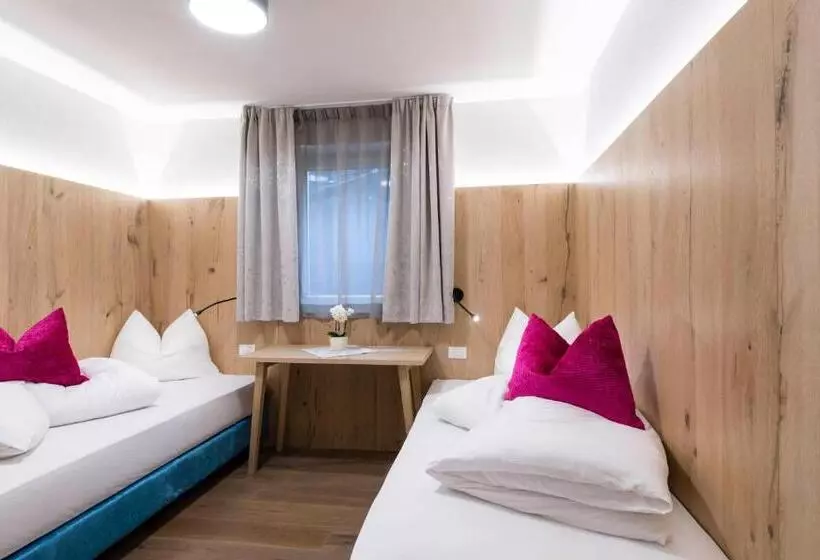 Отель Stroblhof Active Family Spa Resort