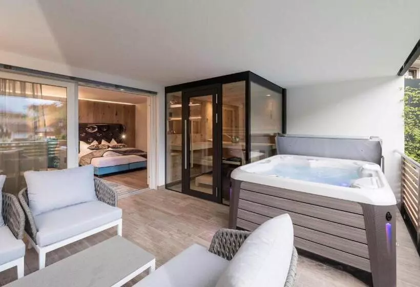 Отель Stroblhof Active Family Spa Resort