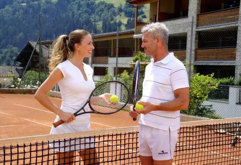 Отель Stroblhof Active Family Spa Resort