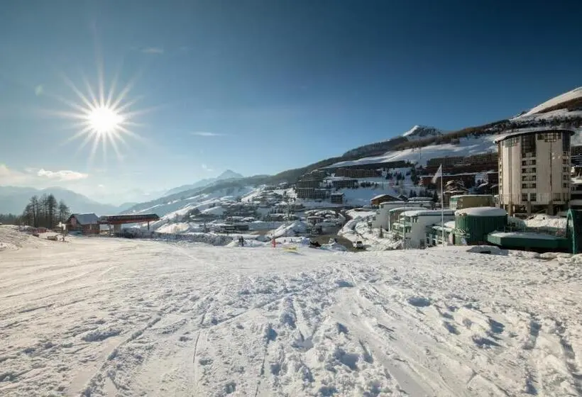 هتل Th Sestriere   Villaggio Olimpico