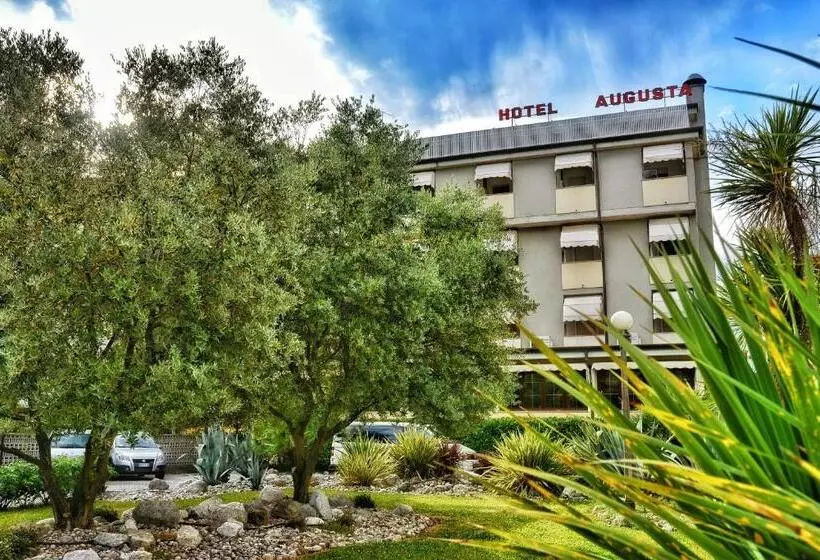 בית מלון כפרי Villa Augusta
