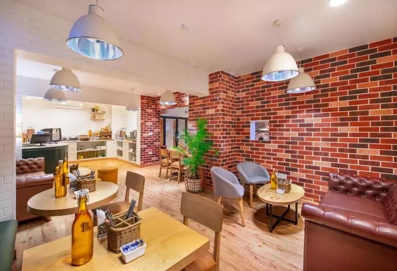 هتل Bloomrooms @ Janpath