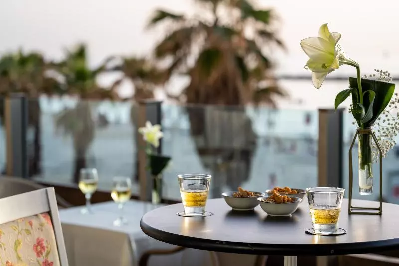 Отель Herods Tel Aviv By The Beach
