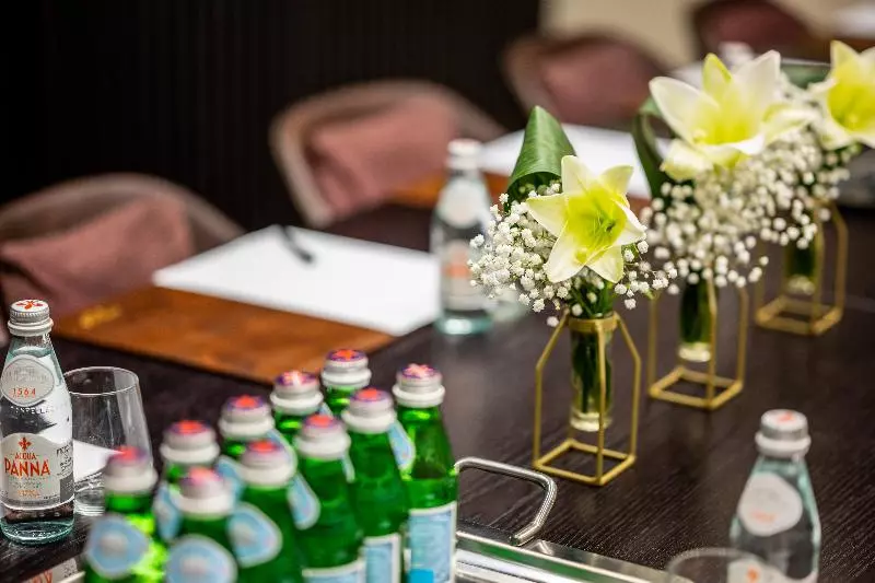 Отель Herods Tel Aviv By The Beach