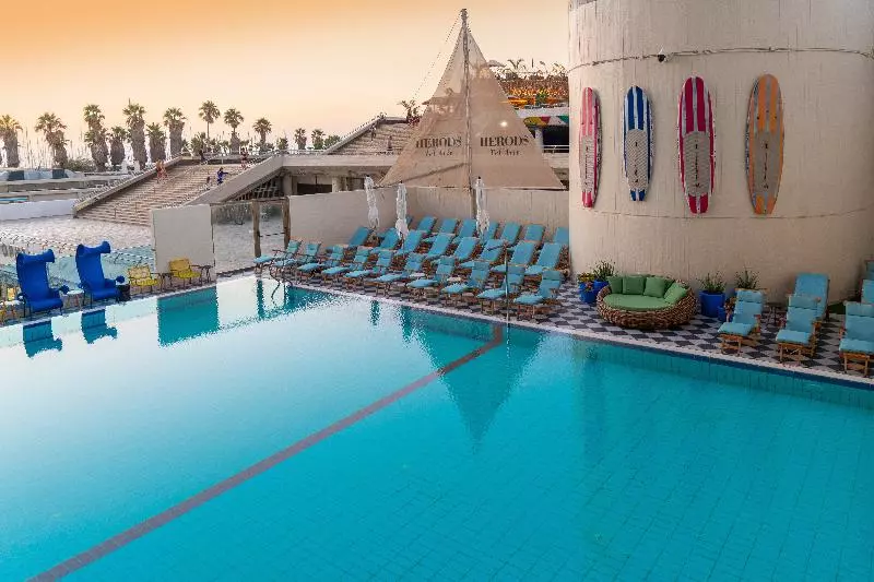 Отель Herods Tel Aviv By The Beach