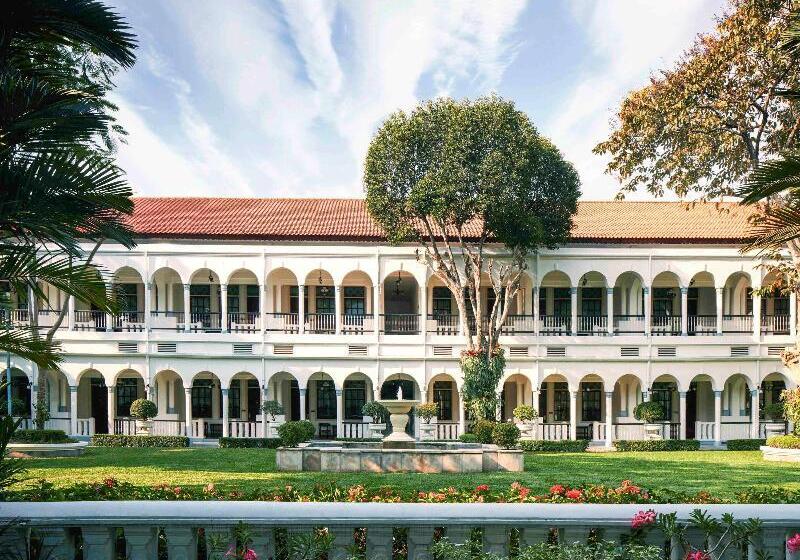 Отель Majapahit Surabaya Mgallery