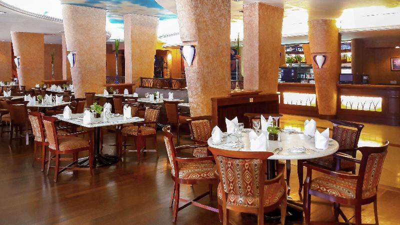 Отель Majapahit Surabaya Mgallery