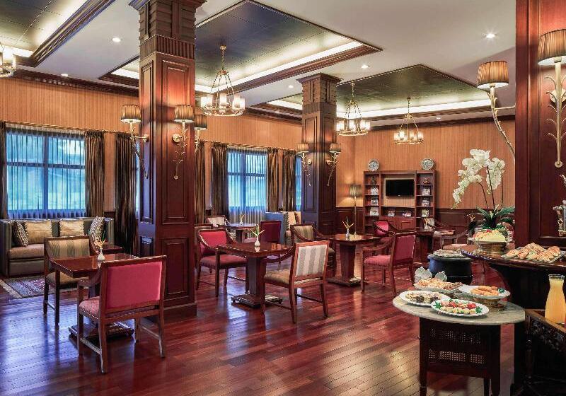 Отель Majapahit Surabaya Mgallery