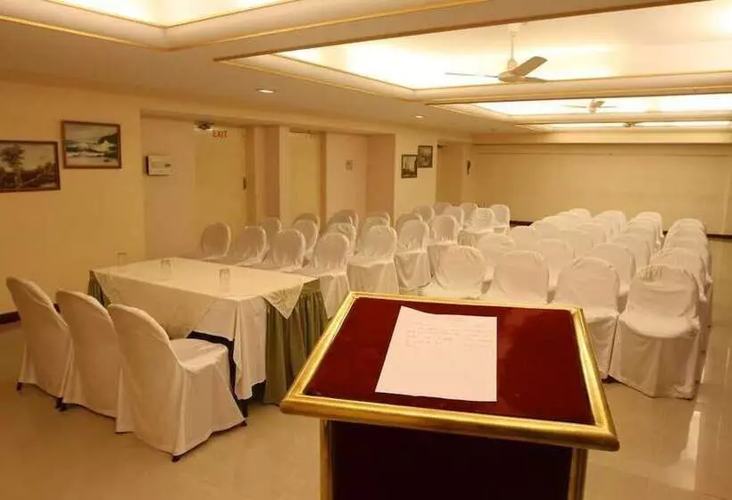 Hotel Maya S Kings Kourt