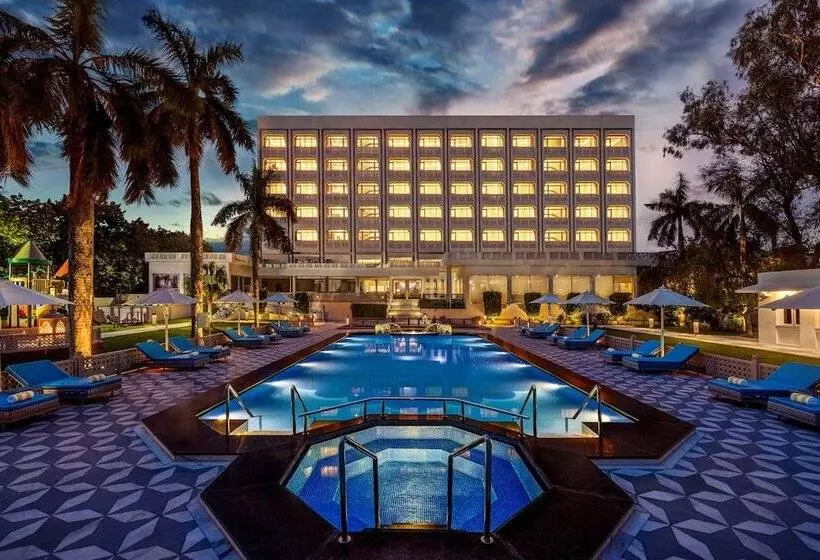 Отель Tajview Agra Ihcl Seleqtions