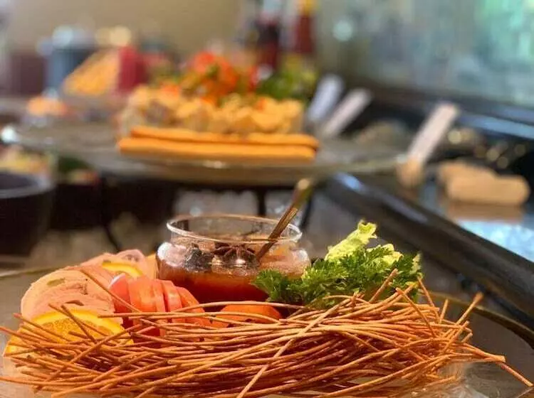 Отель Tajview Agra Ihcl Seleqtions