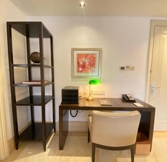 هتل The Claridges New Delhi