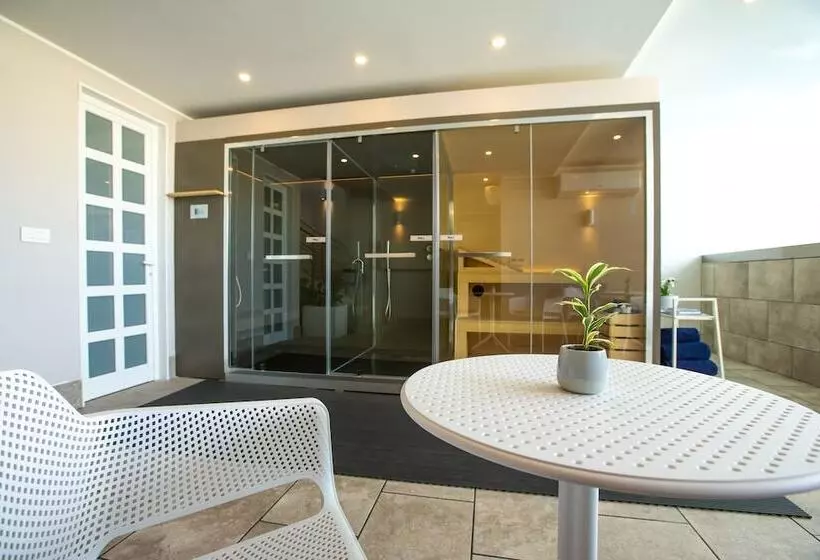 115 The Strand Hotel By Neu Collective