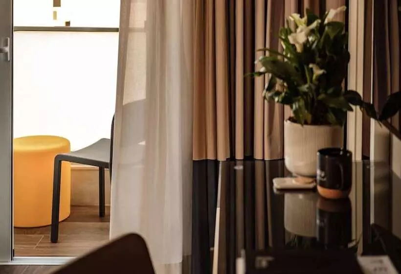 115 The Strand Hotel By Neu Collective