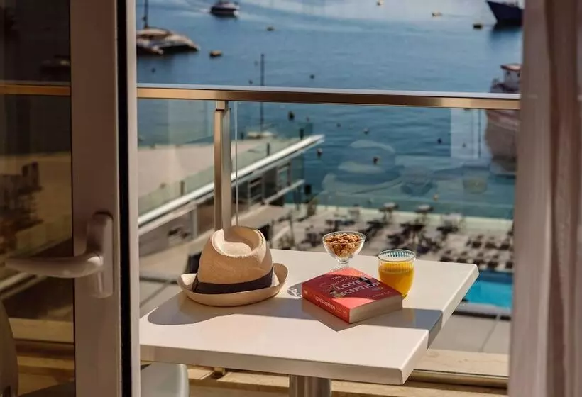 115 The Strand Hotel By Neu Collective