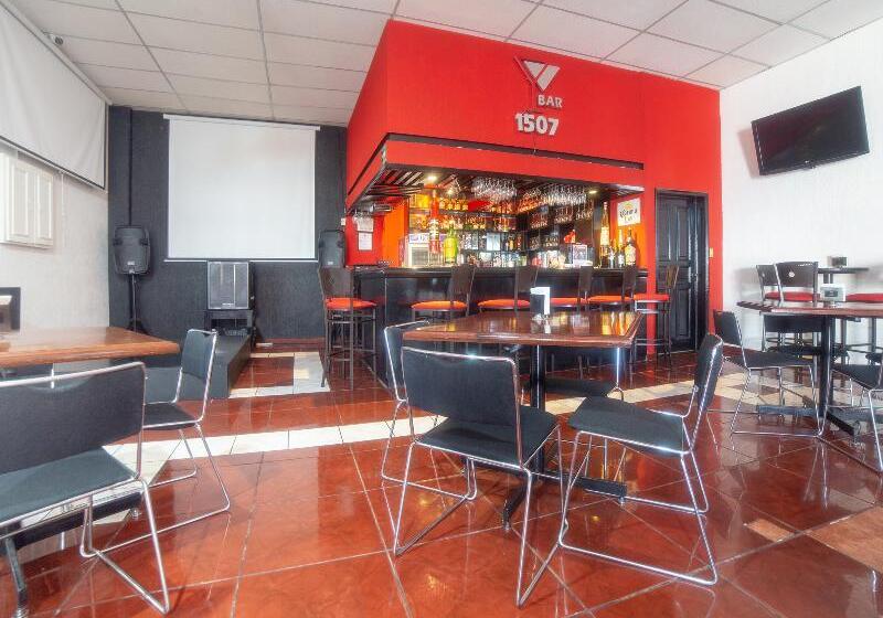 هتل Casa Real Celaya