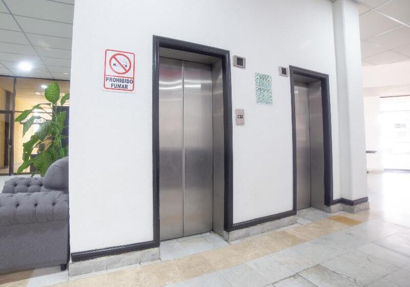 هتل Casa Real Celaya