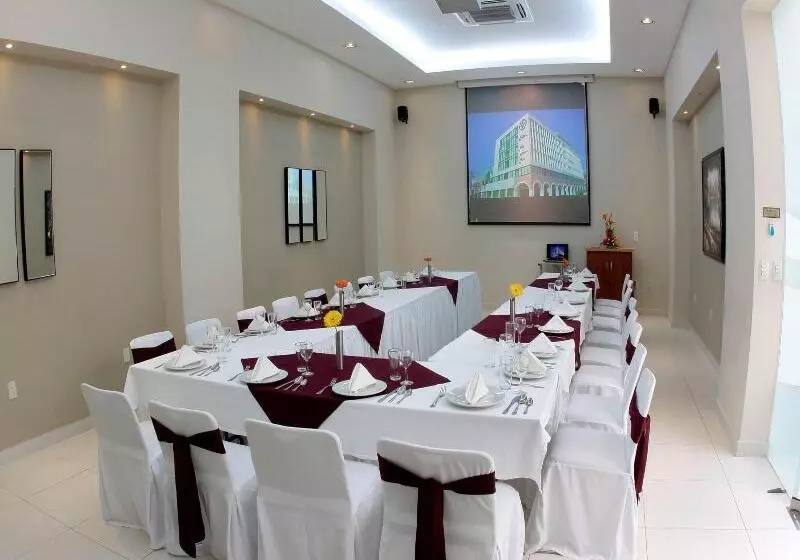 Otel Fray Junipero Serra