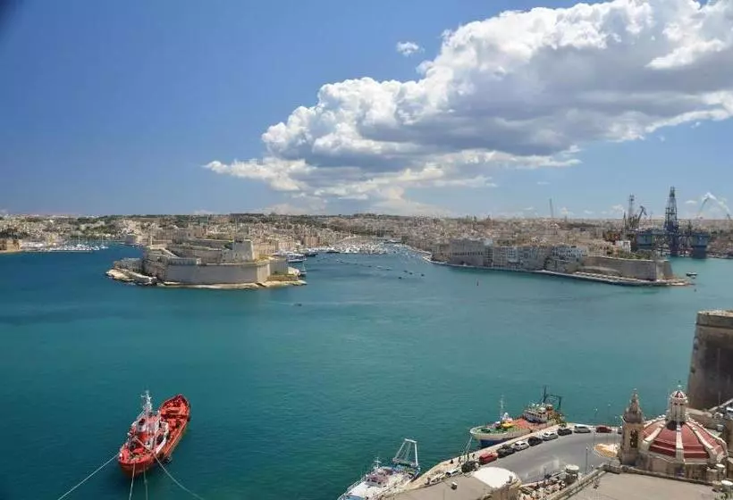 هتل Grand Harbour