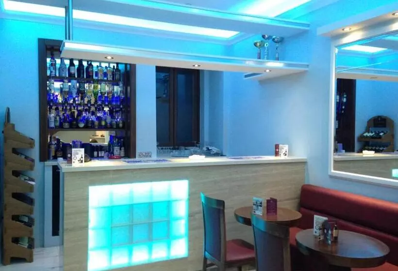 هتل Grand Harbour