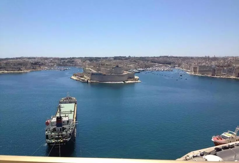 هتل Grand Harbour