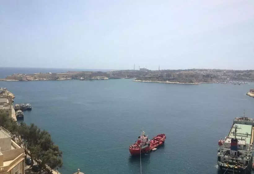 هتل Grand Harbour