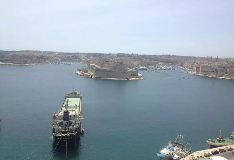 هتل Grand Harbour