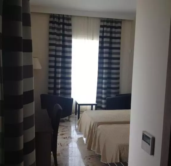 هتل Grand Harbour