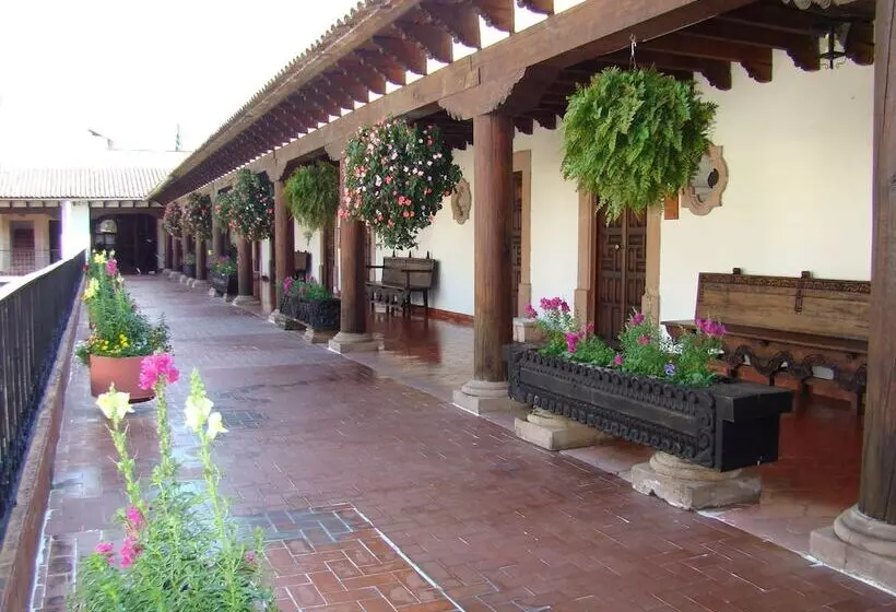 Отель Mansion Del Cupatitzio