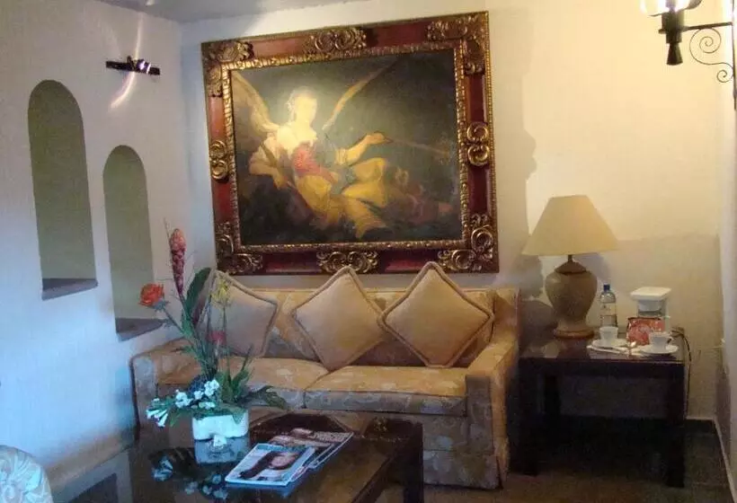 Отель Mansion Del Cupatitzio