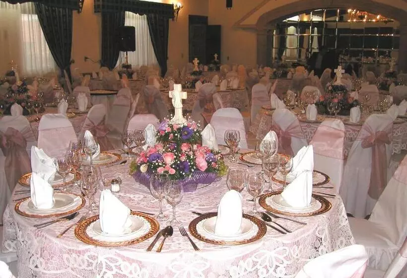 Отель Mansion Del Cupatitzio