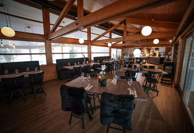 Vesterland Feriepark Hytter, Hotell Og Leikeland