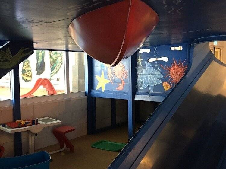 Vesterland Feriepark Hytter, Hotell Og Leikeland