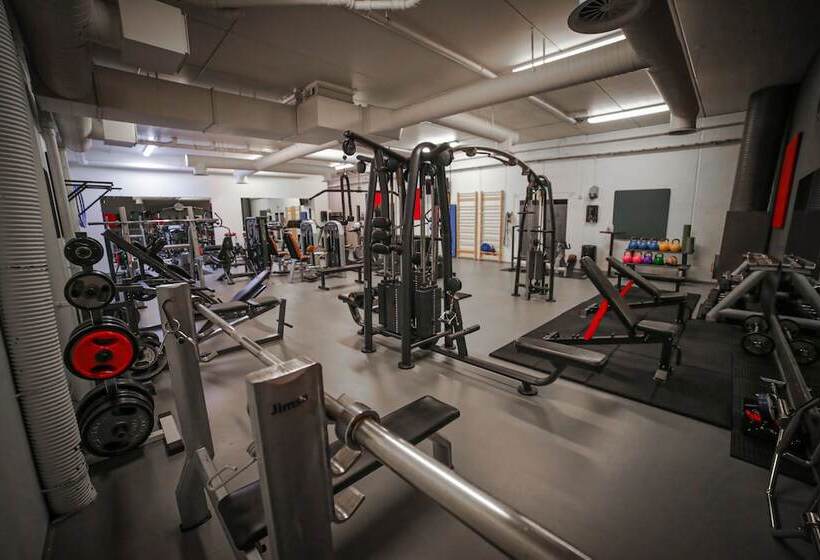 Vesterland Feriepark Hytter, Hotell Og Leikeland