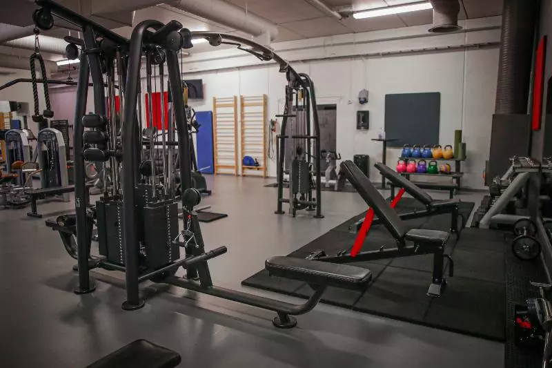 Vesterland Feriepark Hytter, Hotell Og Leikeland