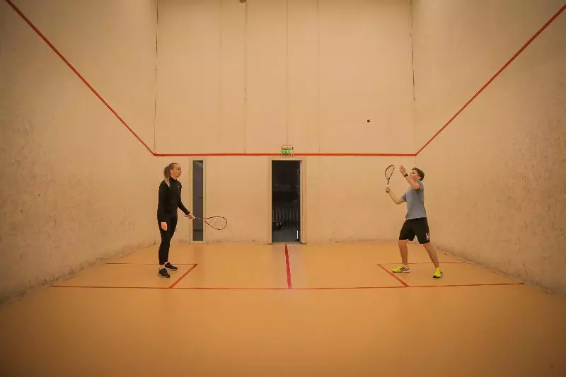 Vesterland Feriepark Hytter, Hotell Og Leikeland