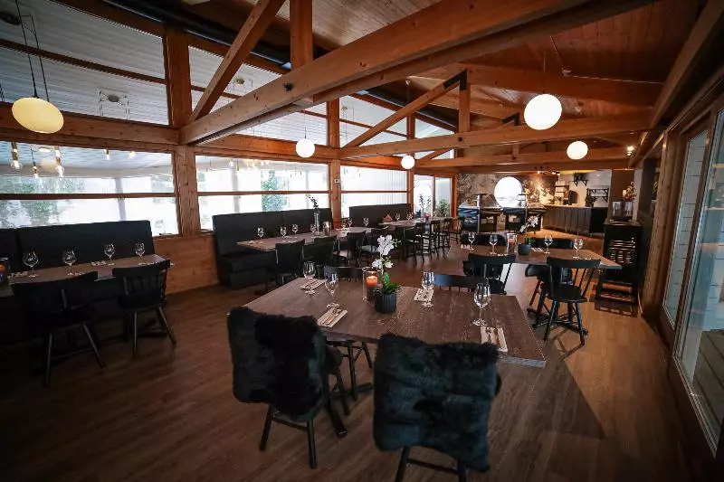 Vesterland Feriepark Hytter, Hotell Og Leikeland