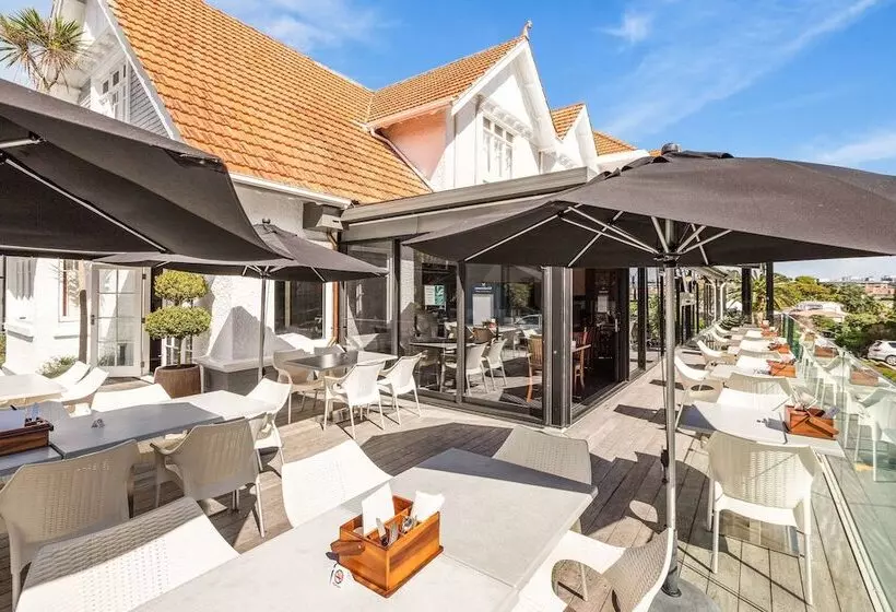 The Parnell Hotel & Conference Centre