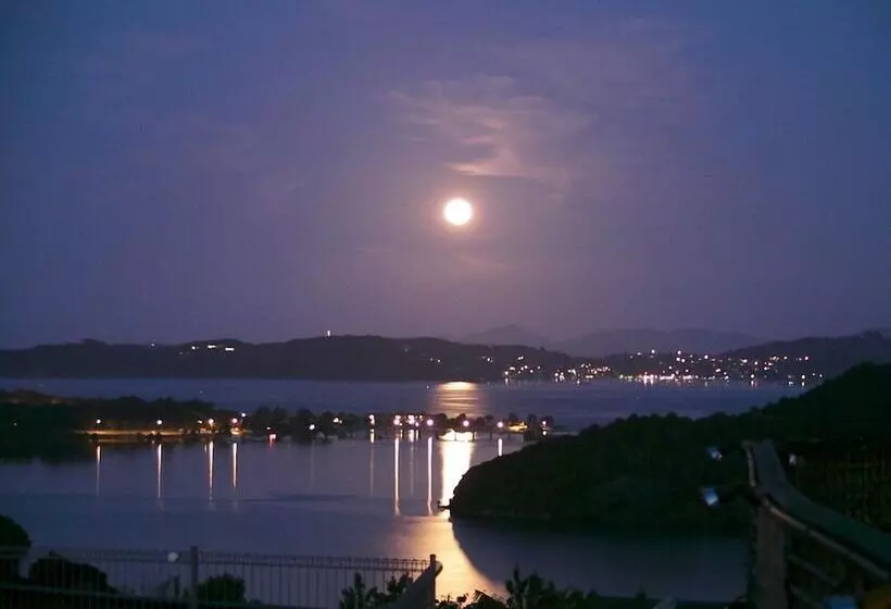 Cook's Lookout Motel