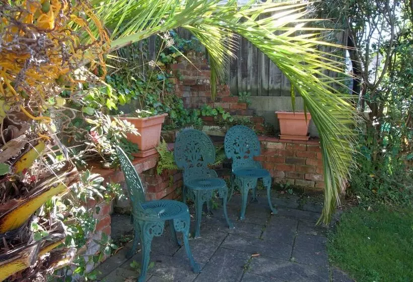 George Street Motel Apartments