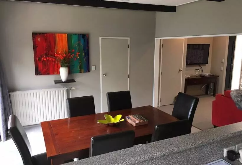 George Street Motel Apartments