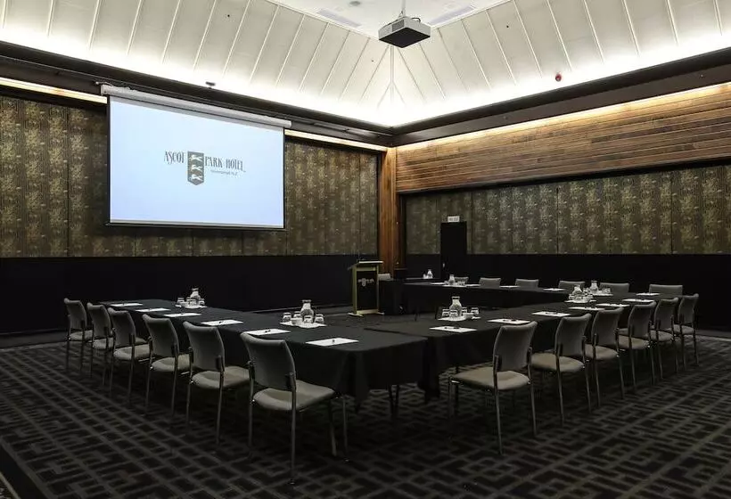 Отель Ascot Park